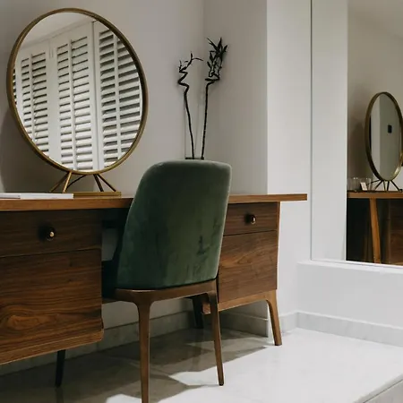 The Bold Type Hotel, A Member Of Design 5* 파트라